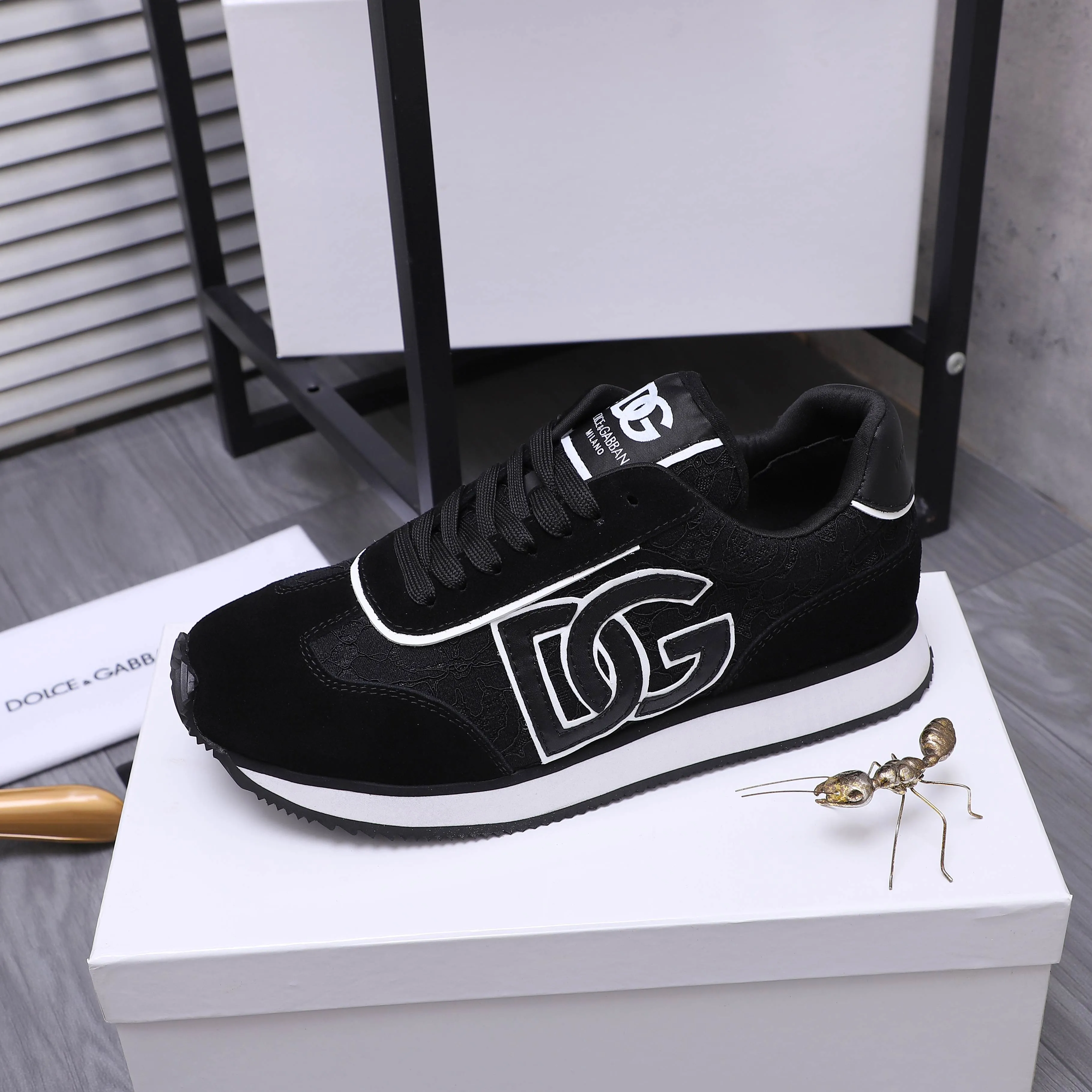 Men's shoes 💰460 Product trademark: DG (Dolce & Gabbana) casual shoes for couples. Regular size: 35-46 (45.46 is custom-made and non-refundable) Product materials: Selected frosted cowhide stitching breathable woven upper, mesh lining, cowhide insole, original outsole